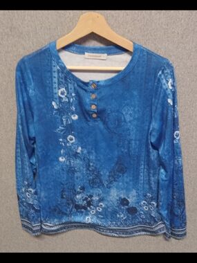 Fantaslook Blue Women's Long Sleeve Henley Tee - Blue Floral